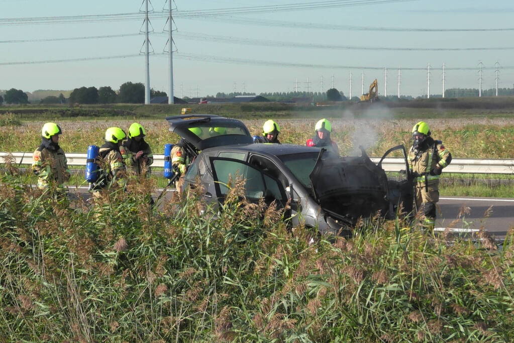 Auto total-loss vanwege brand in motorcompartiment
