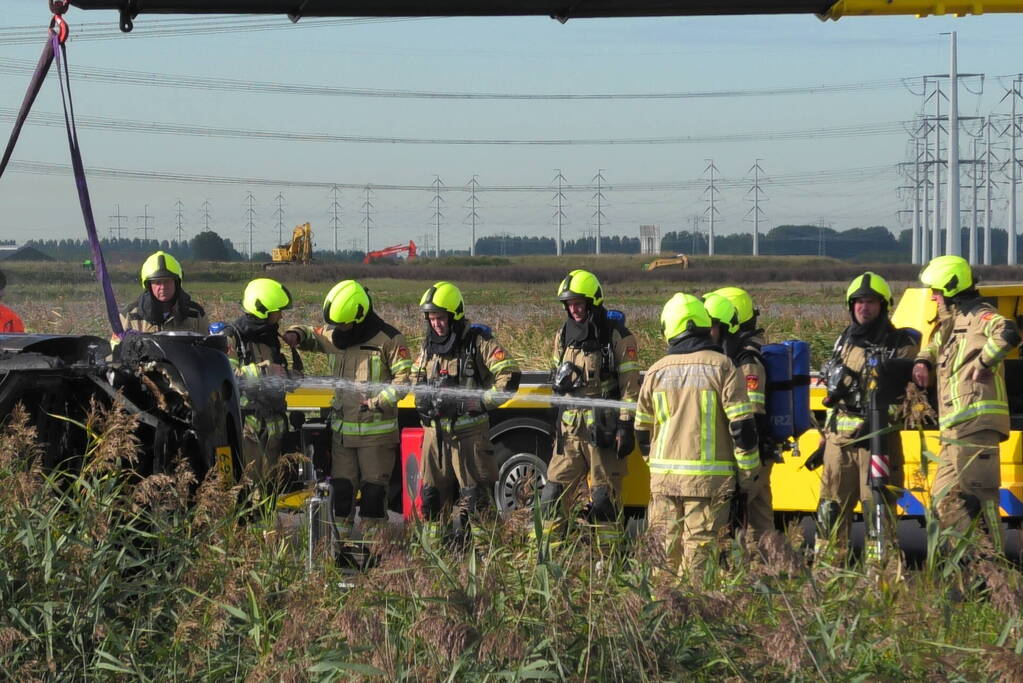 Auto total-loss vanwege brand in motorcompartiment