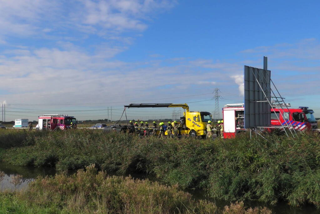 Auto total-loss vanwege brand in motorcompartiment