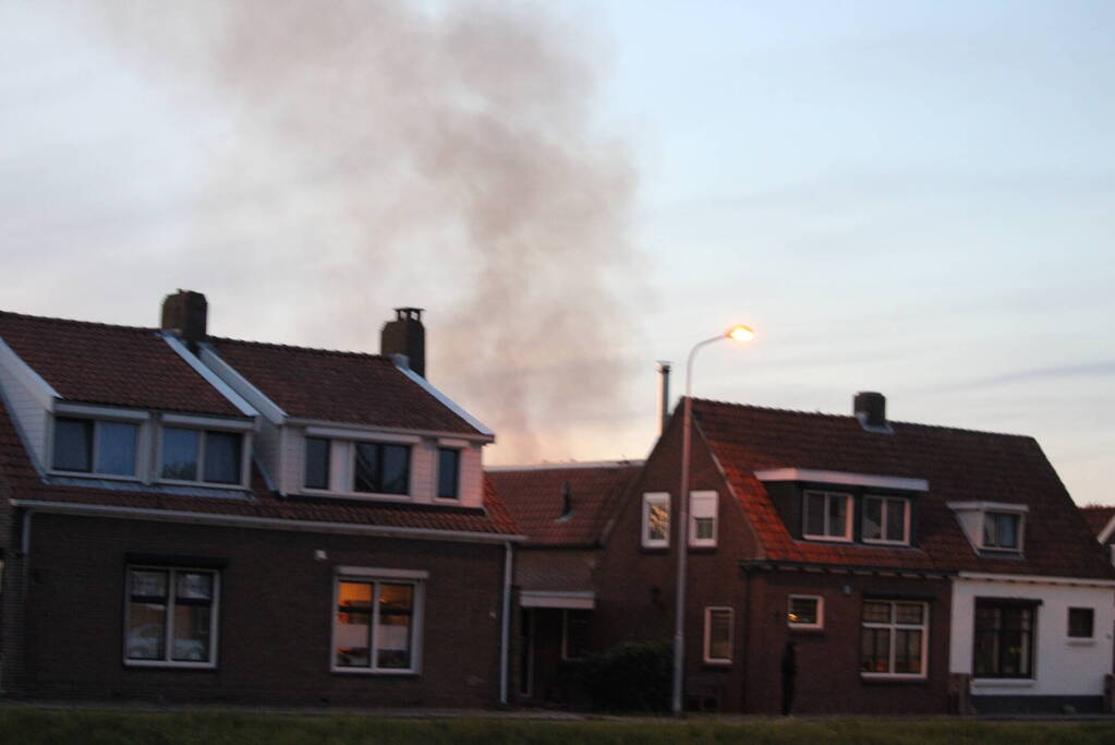 Flinke rookontwikkeling bij uitslaande schuurbrand