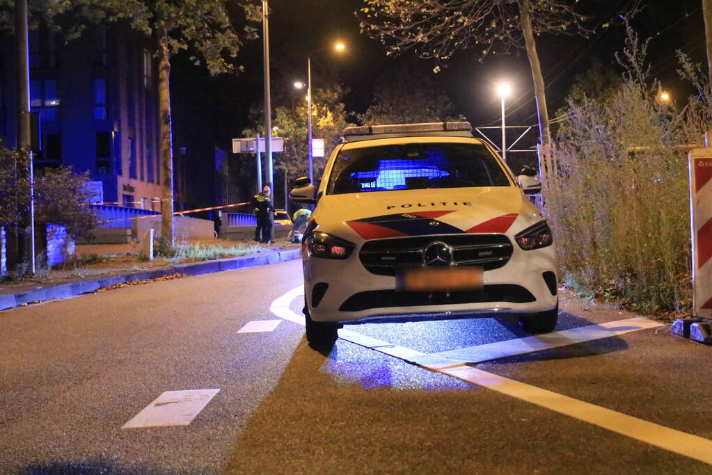 Persoon gewond na val in water