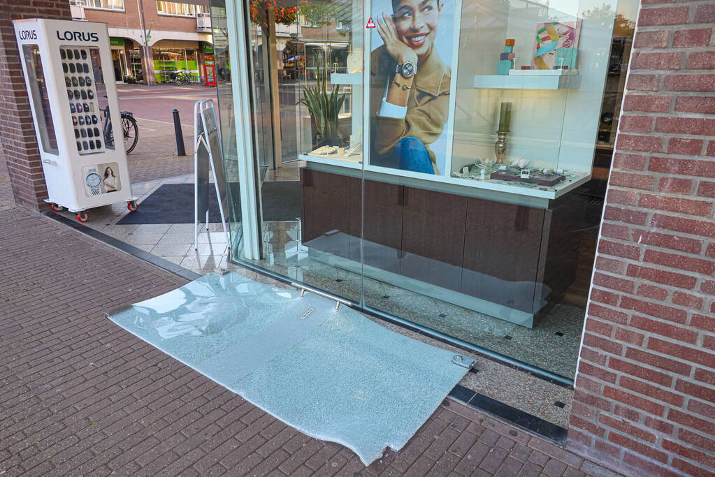 Veel schade na inbraak Caré juwelier