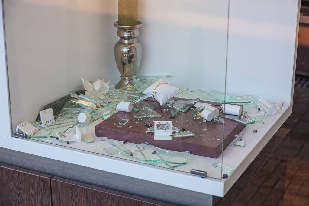 Veel schade na inbraak Caré juwelier