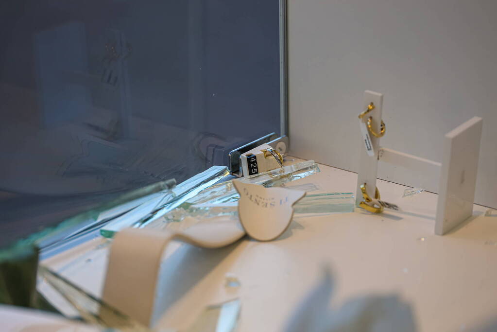 Veel schade na inbraak Caré juwelier