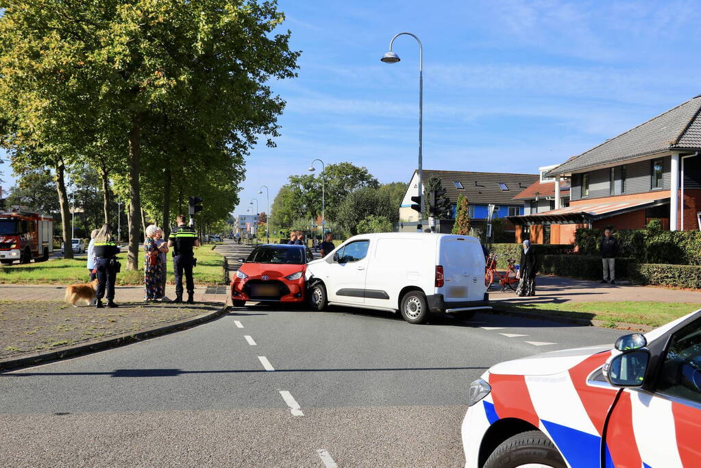 Drie voertuigen betrokken bij botsing