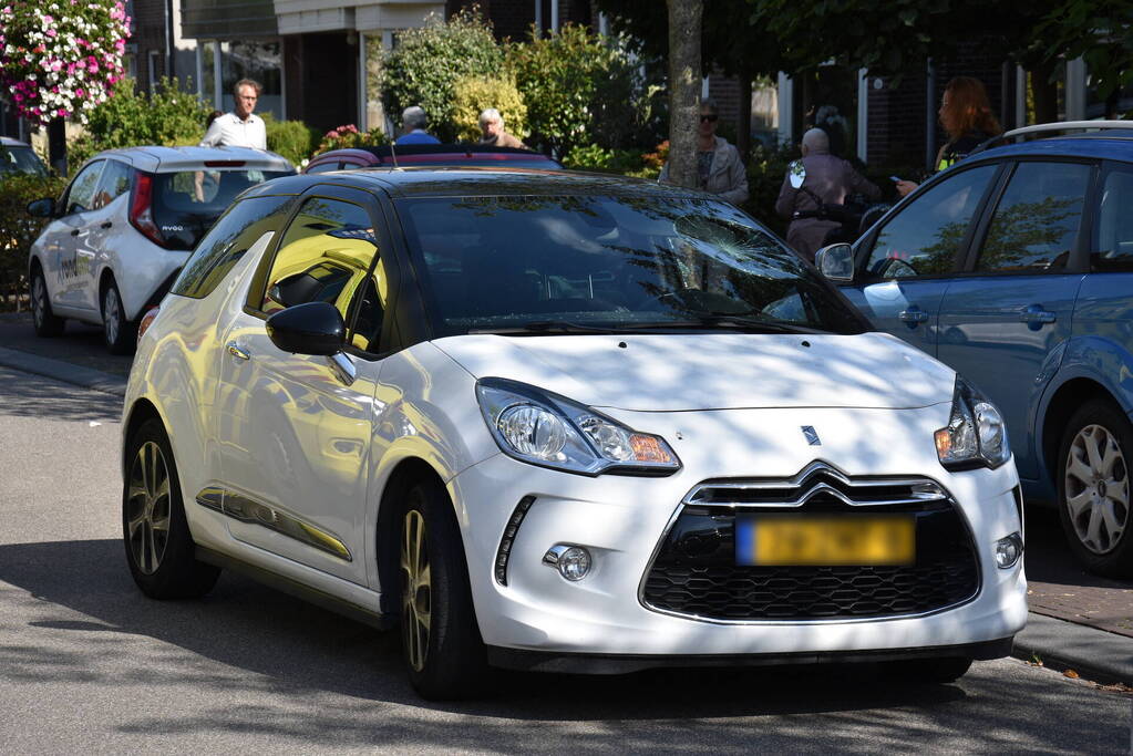 Inparkerende automobilist zorgt voor ongeval