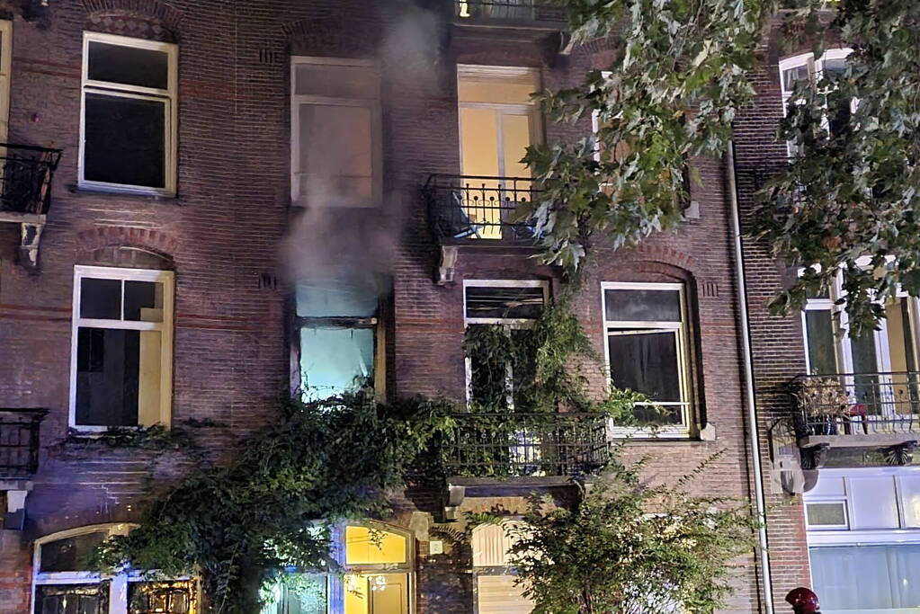 Woningen ontruimd na flinke brand