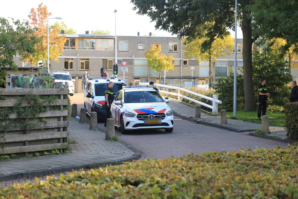 Veel politie ingezet voor vechtpartij bij Dekamarkt