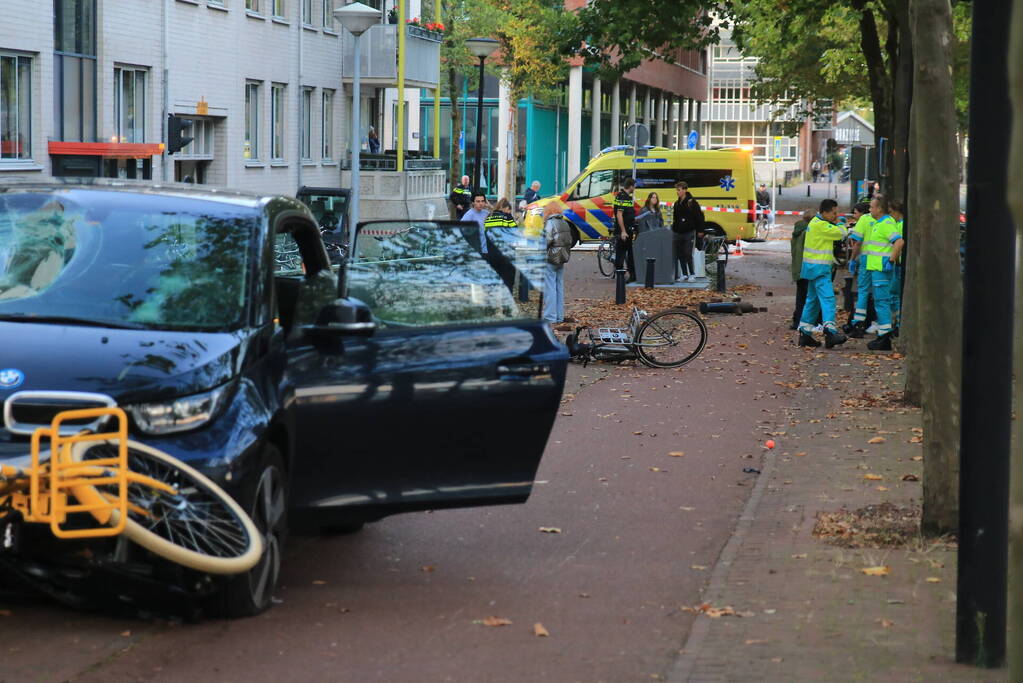 Meerdere gewonden nadat automobilist op fietspad belandt