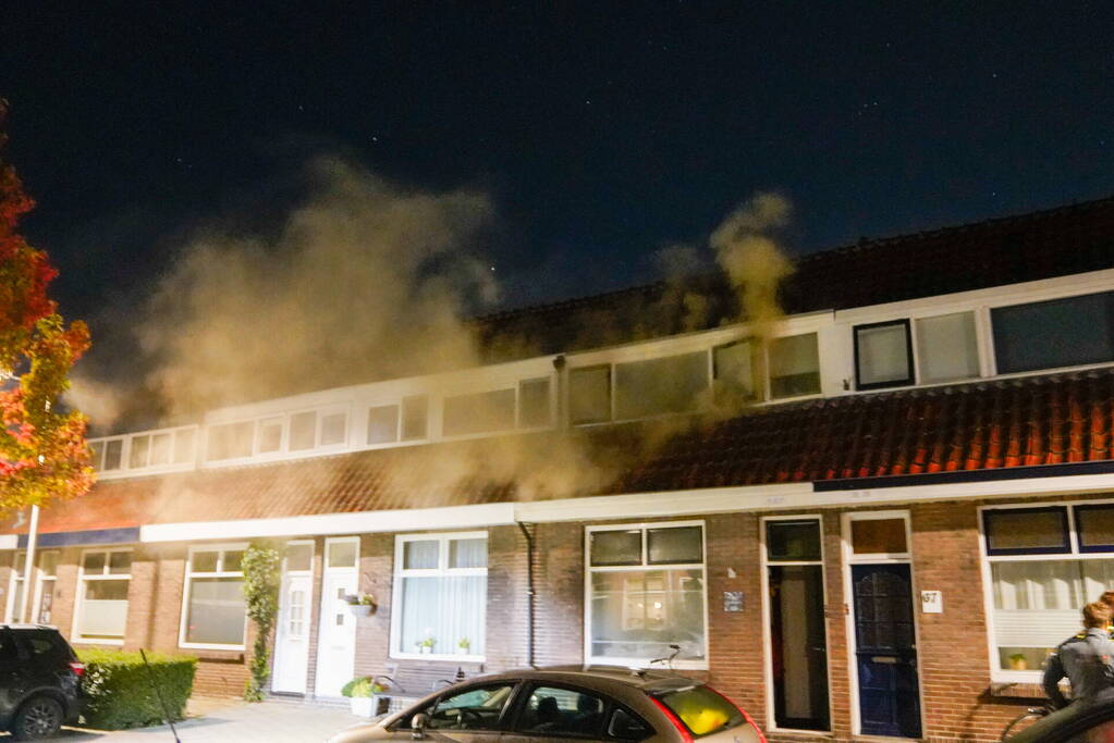 Veel rook bij woningbrand