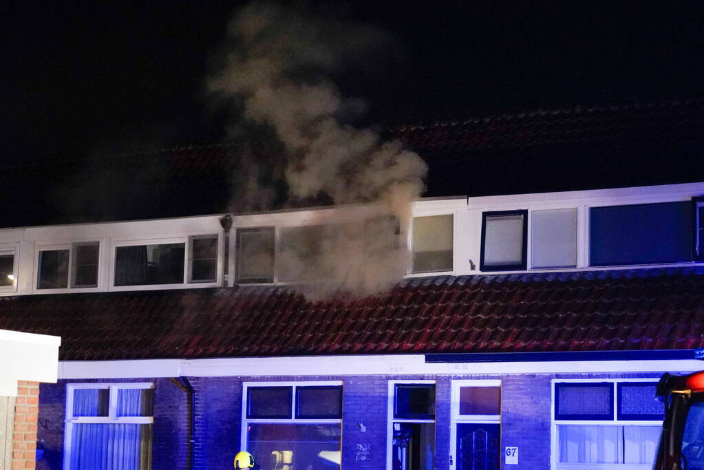 Veel rook bij woningbrand