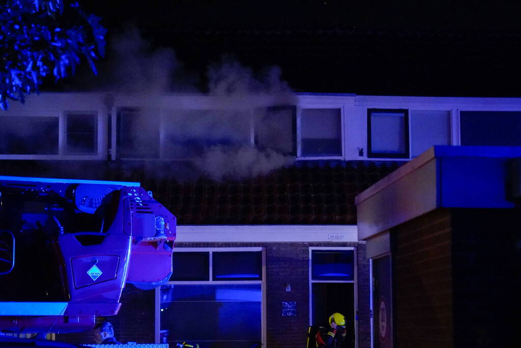 Veel rook bij woningbrand