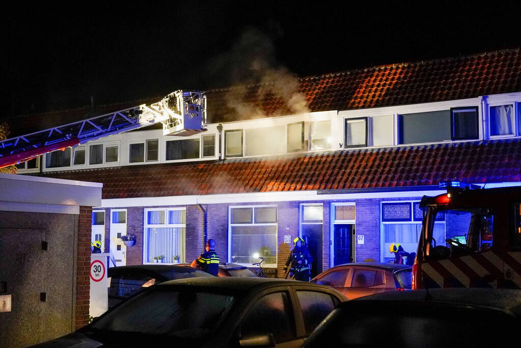 Veel rook bij woningbrand