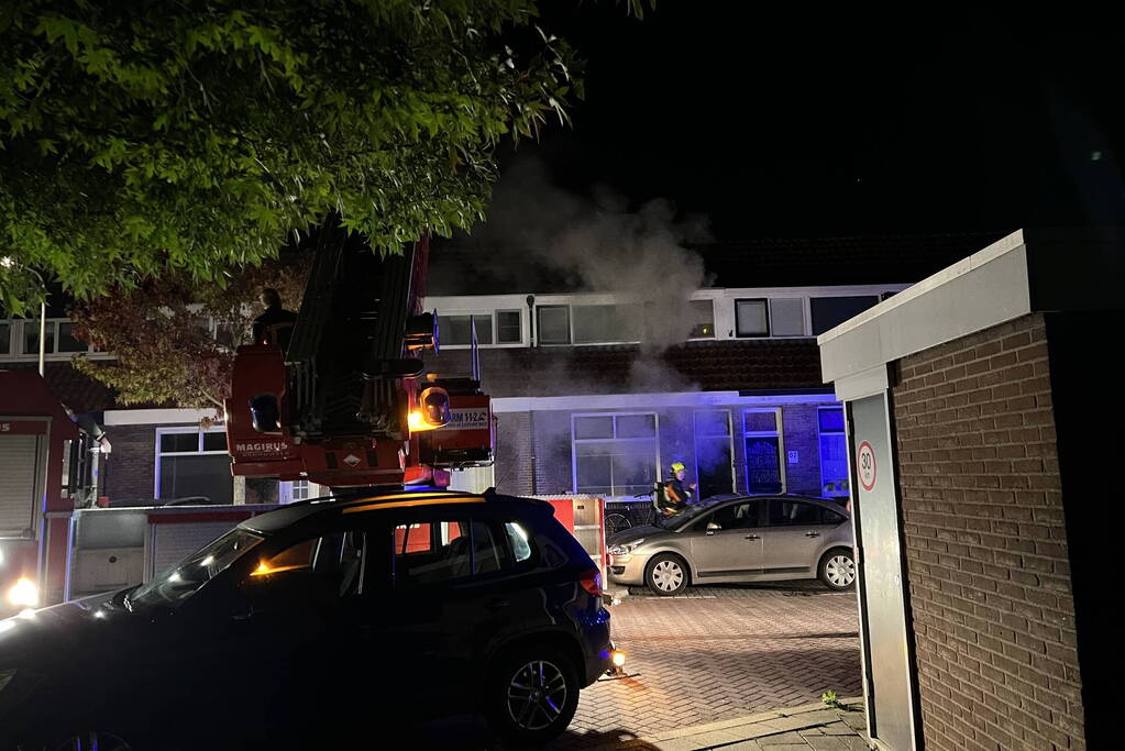 Veel rook bij woningbrand