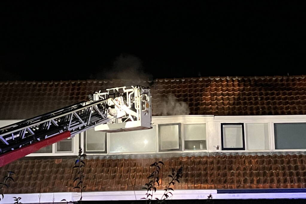 Veel rook bij woningbrand
