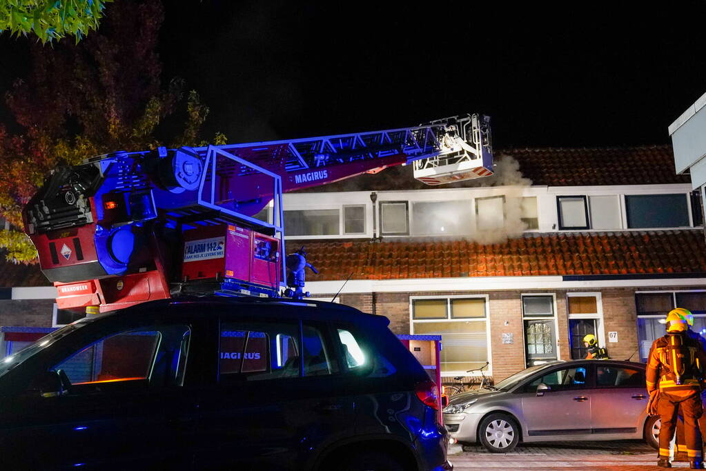 Veel rook bij woningbrand