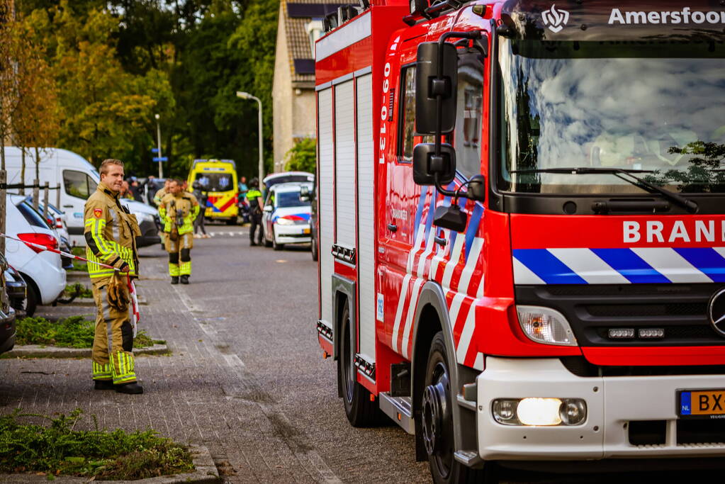 Verward persoon sluit zichzelf op in woning