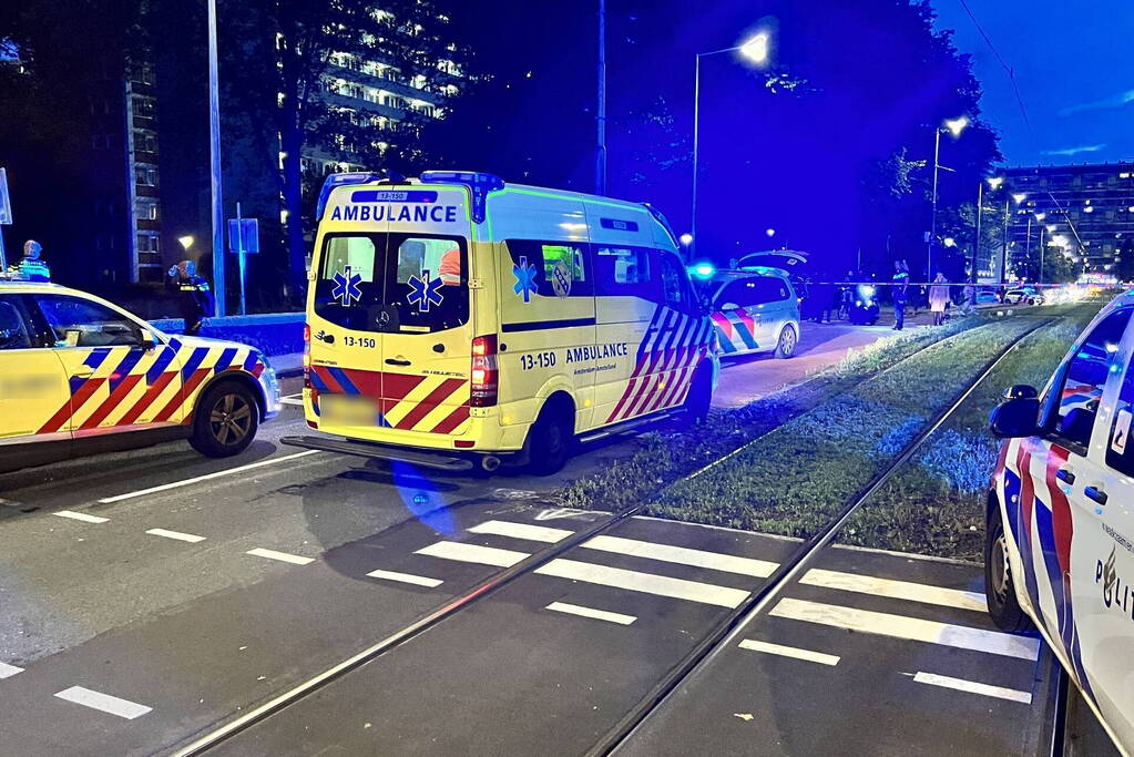 Man ernstig gewond na inslaan van raam