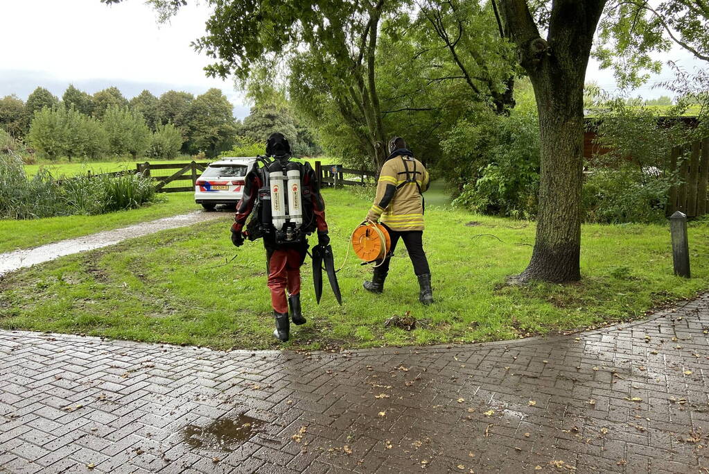 Persoon met scootmobiel te water