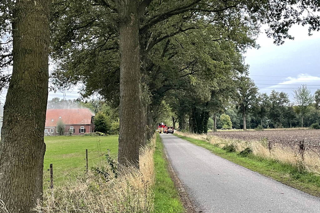 Veel rookontwikkeling bij brand in woonboerderij