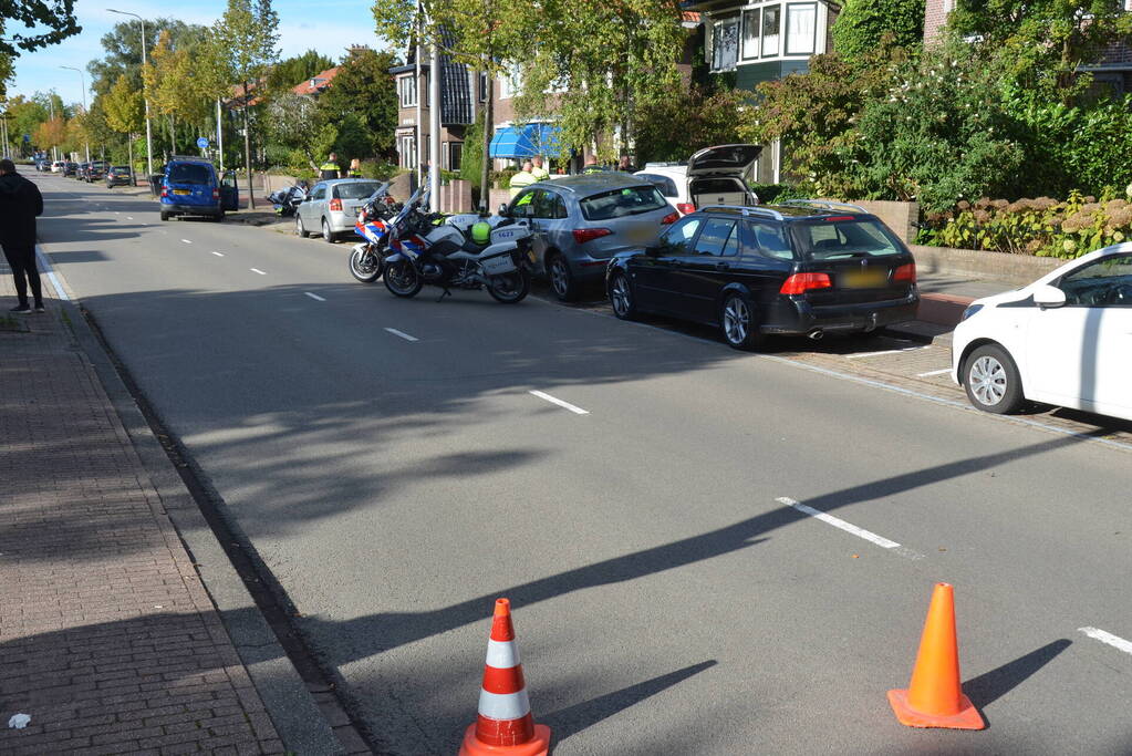 Motoragent gewond bij botsing met bestelbus