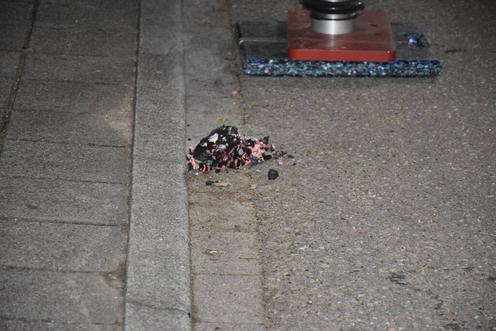 Brand in schoorsteen van woning