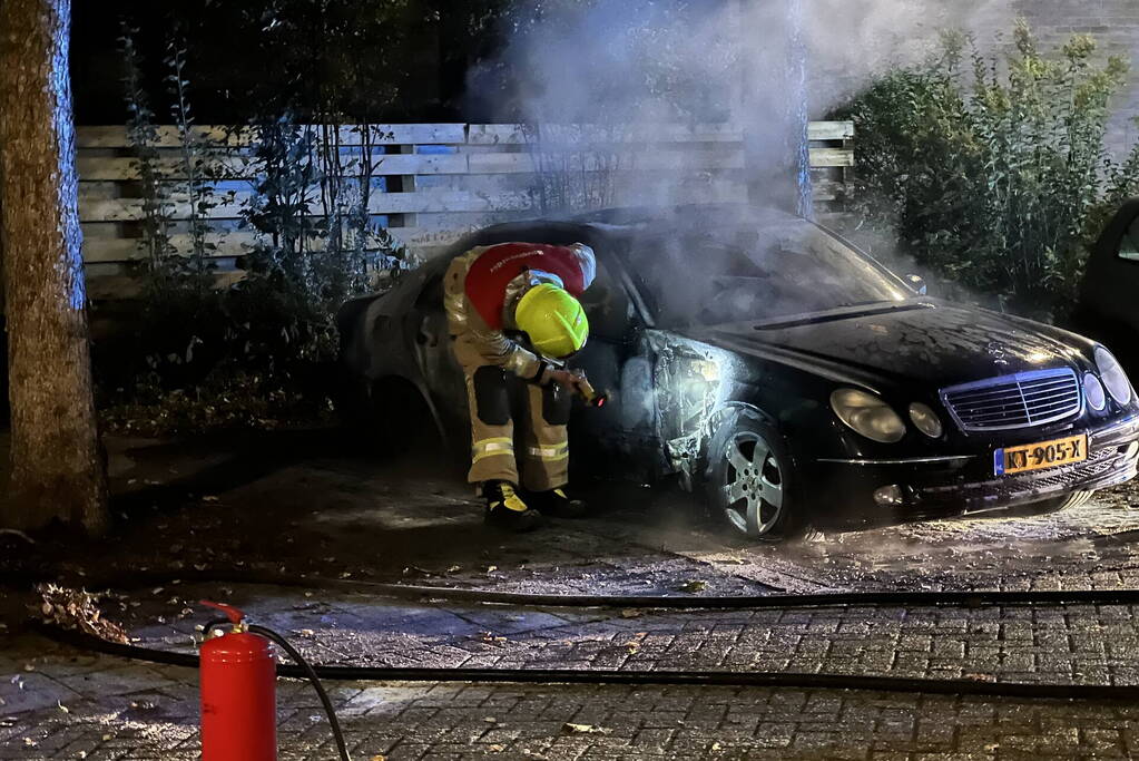 Auto volledig uitgebrand