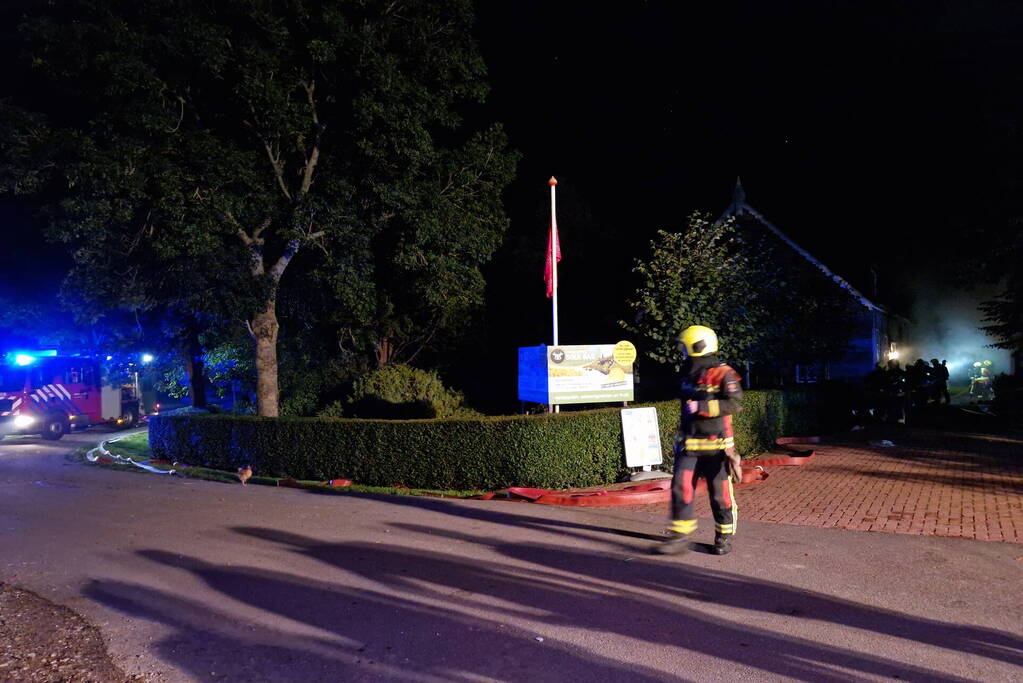 Brandweer voorkomt erger bij grote boerderij brand