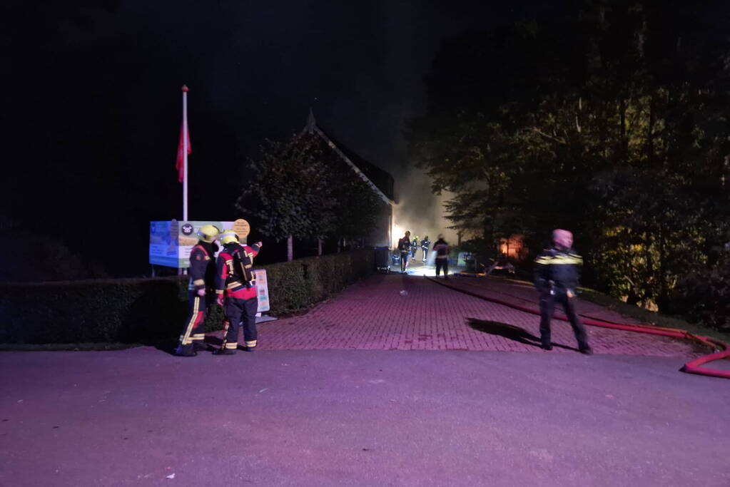 Brandweer voorkomt erger bij grote boerderij brand