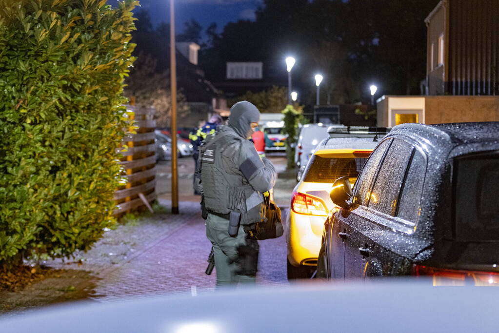 Vier personen aangehouden na melding vuurwapen