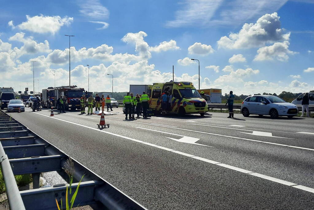 Traumahelikopter landt op snelweg na ernstig ongeval