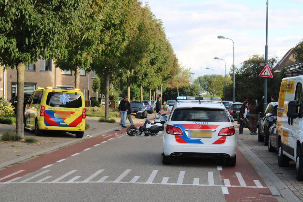 Scooterrijder geschept door auto