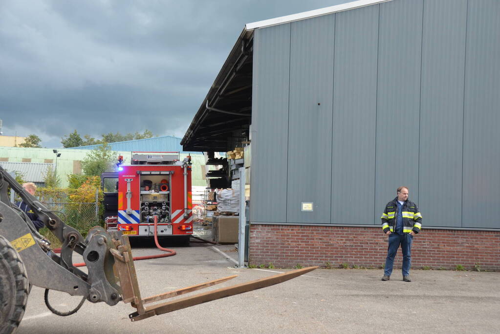 Containerbrand slaat over naar loods