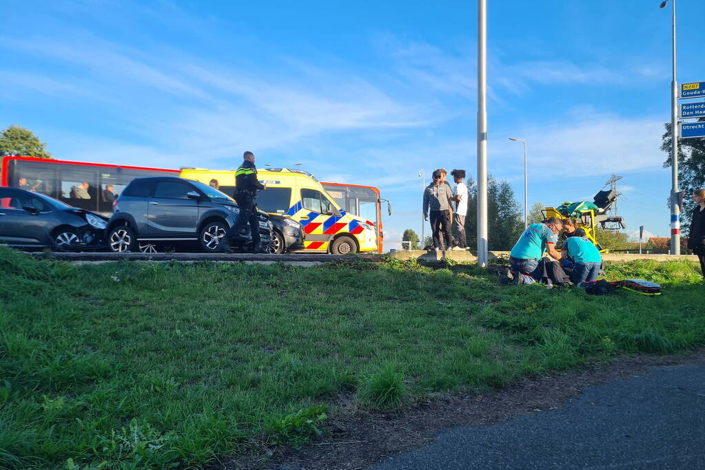 Drie voertuigen betrokken bij ongeval op rotonde