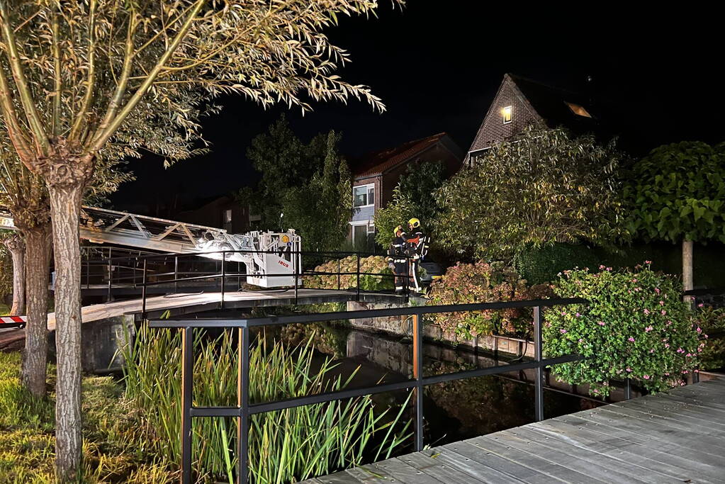 Brand in schoorsteen van woning