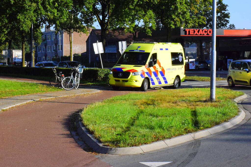 Overstekende fietser aangereden op rotonde