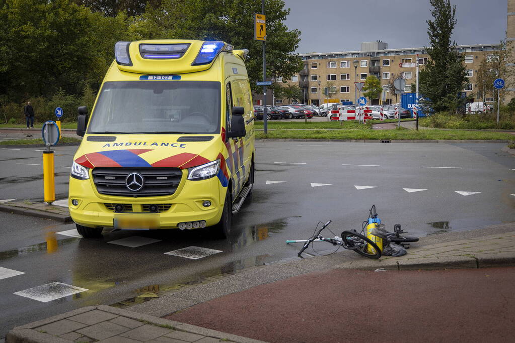 Schoonmaker gewond bij botsing met auto