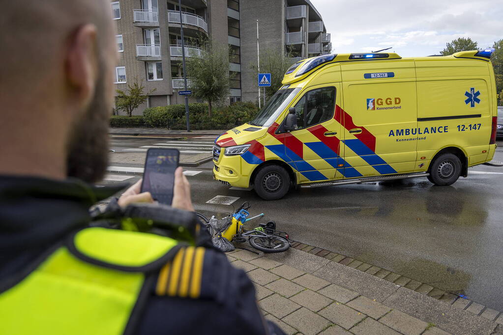 Schoonmaker gewond bij botsing met auto