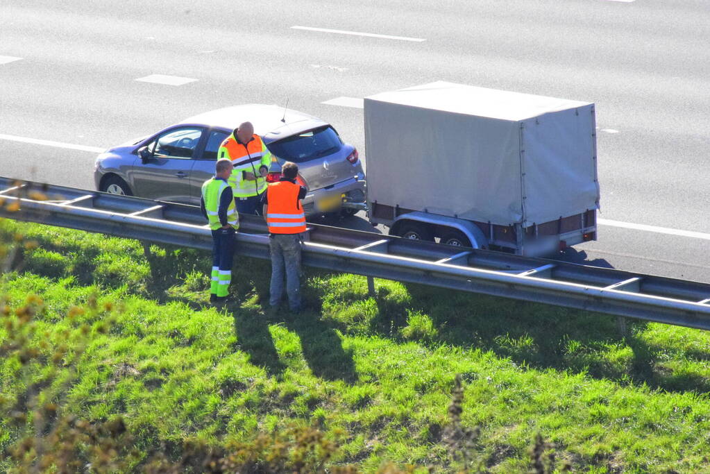 Auto in tegengestelde richting op snelweg