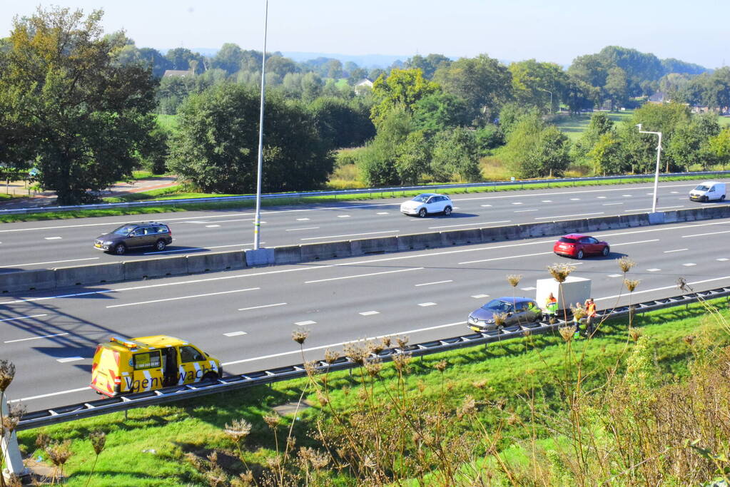 Auto in tegengestelde richting op snelweg