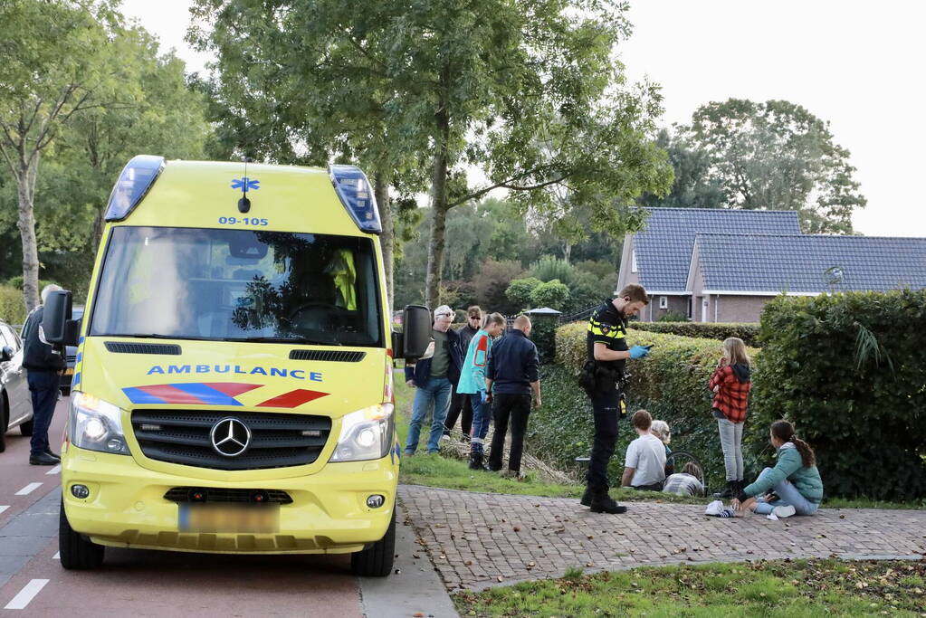 Fietser gewond na val in sloot