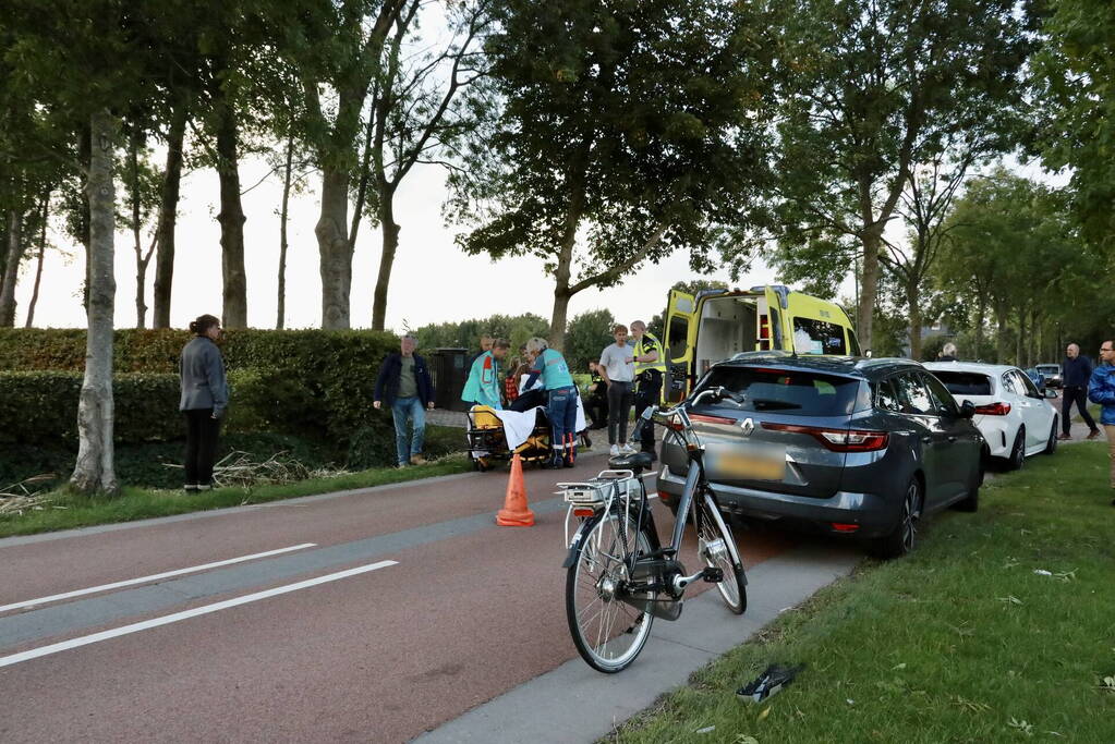 Fietser gewond na val in sloot