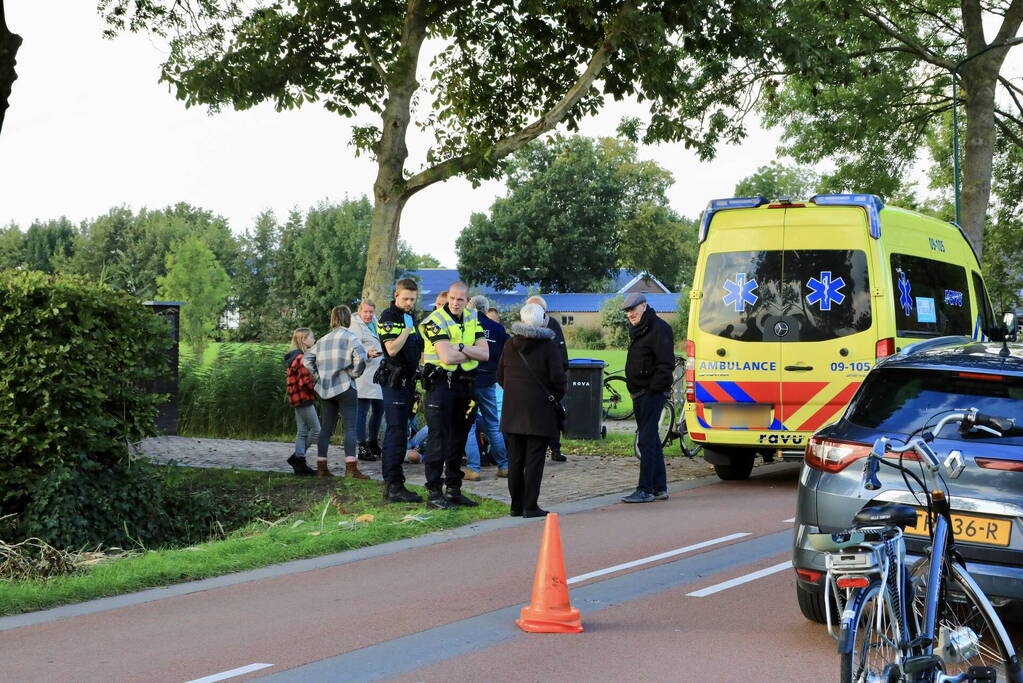 Fietser gewond na val in sloot
