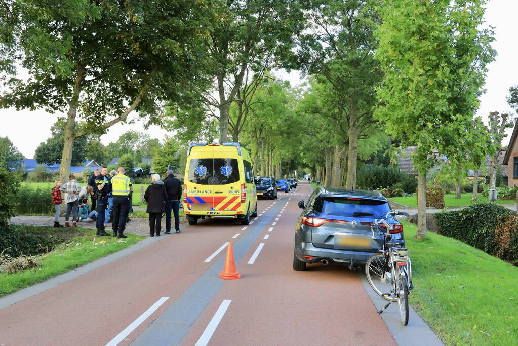 Fietser gewond na val in sloot