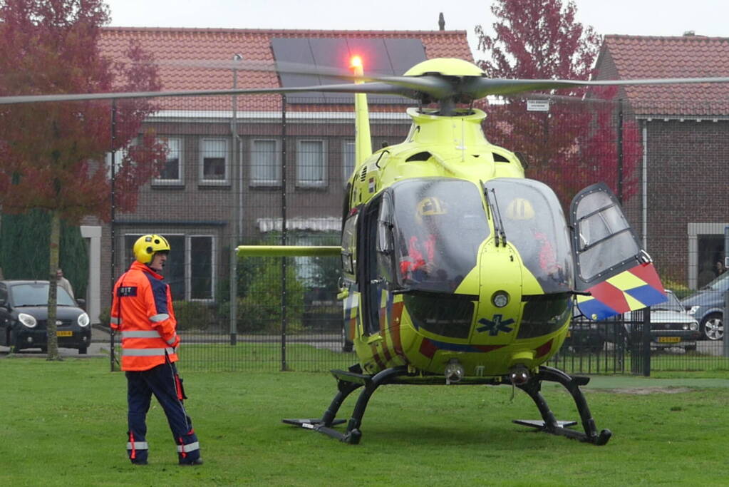 Traumateam assisteert bij incident in woning