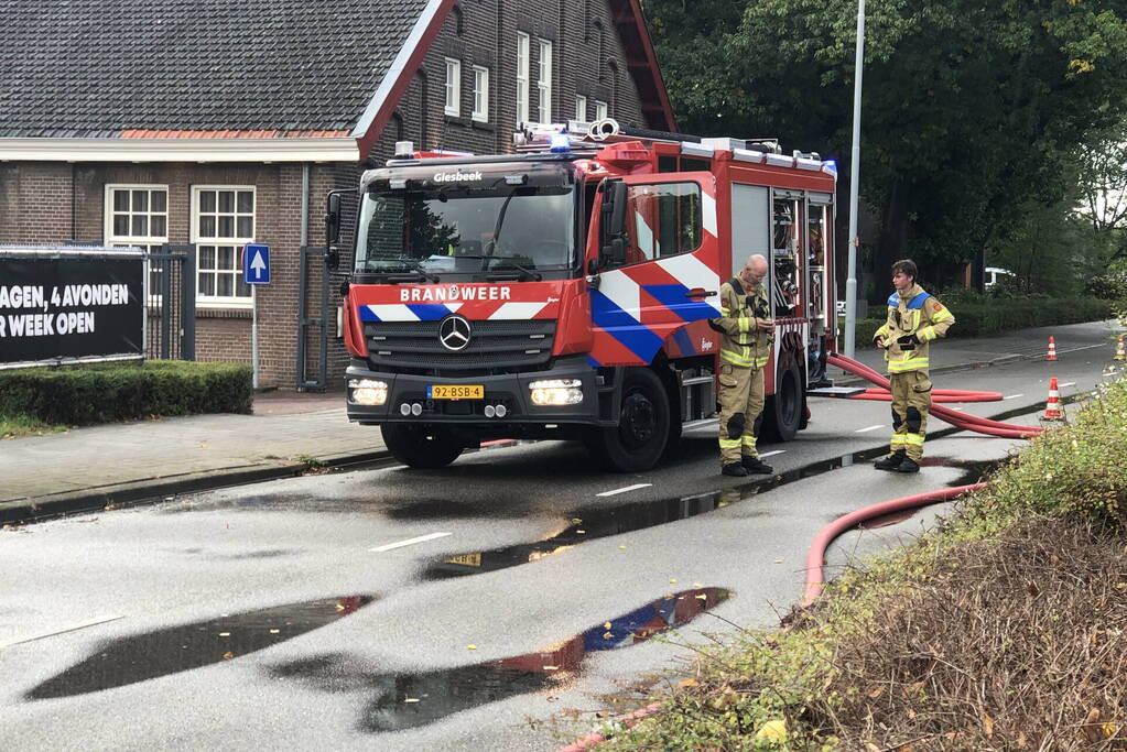 Veel rookontwikkeling bij grote brand in bedrijfspand