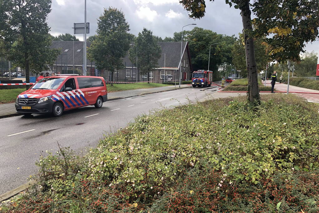 Veel rookontwikkeling bij grote brand in bedrijfspand