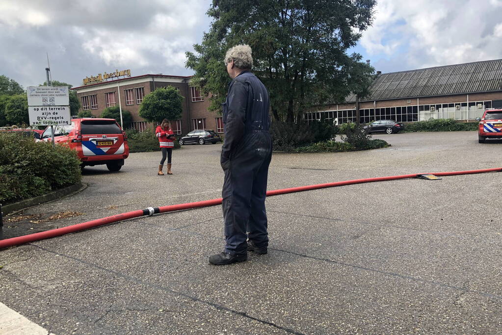 Veel rookontwikkeling bij grote brand in bedrijfspand