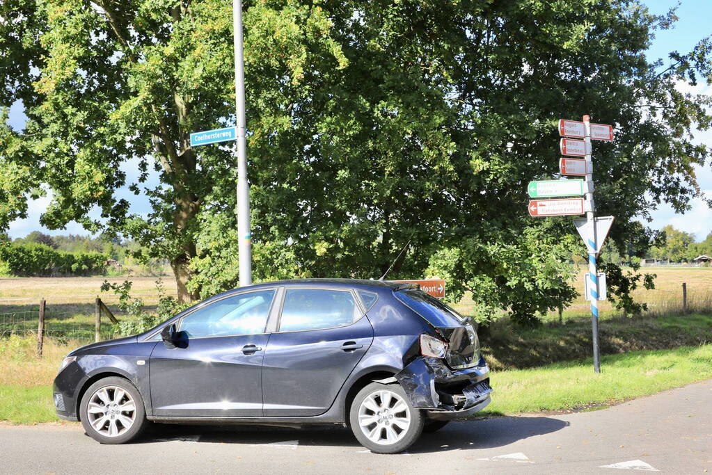 Meerdere personen gecontroleerd bij kop-staartbotsing