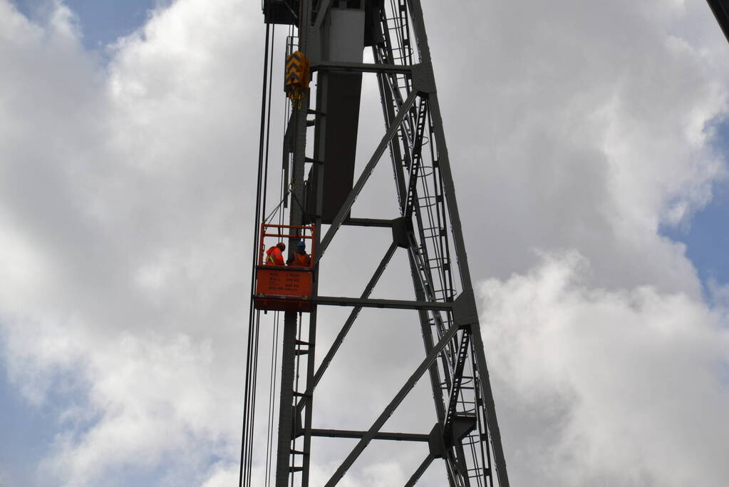 Vaarweg en verkeer gestremd door inspectie hefbrug
